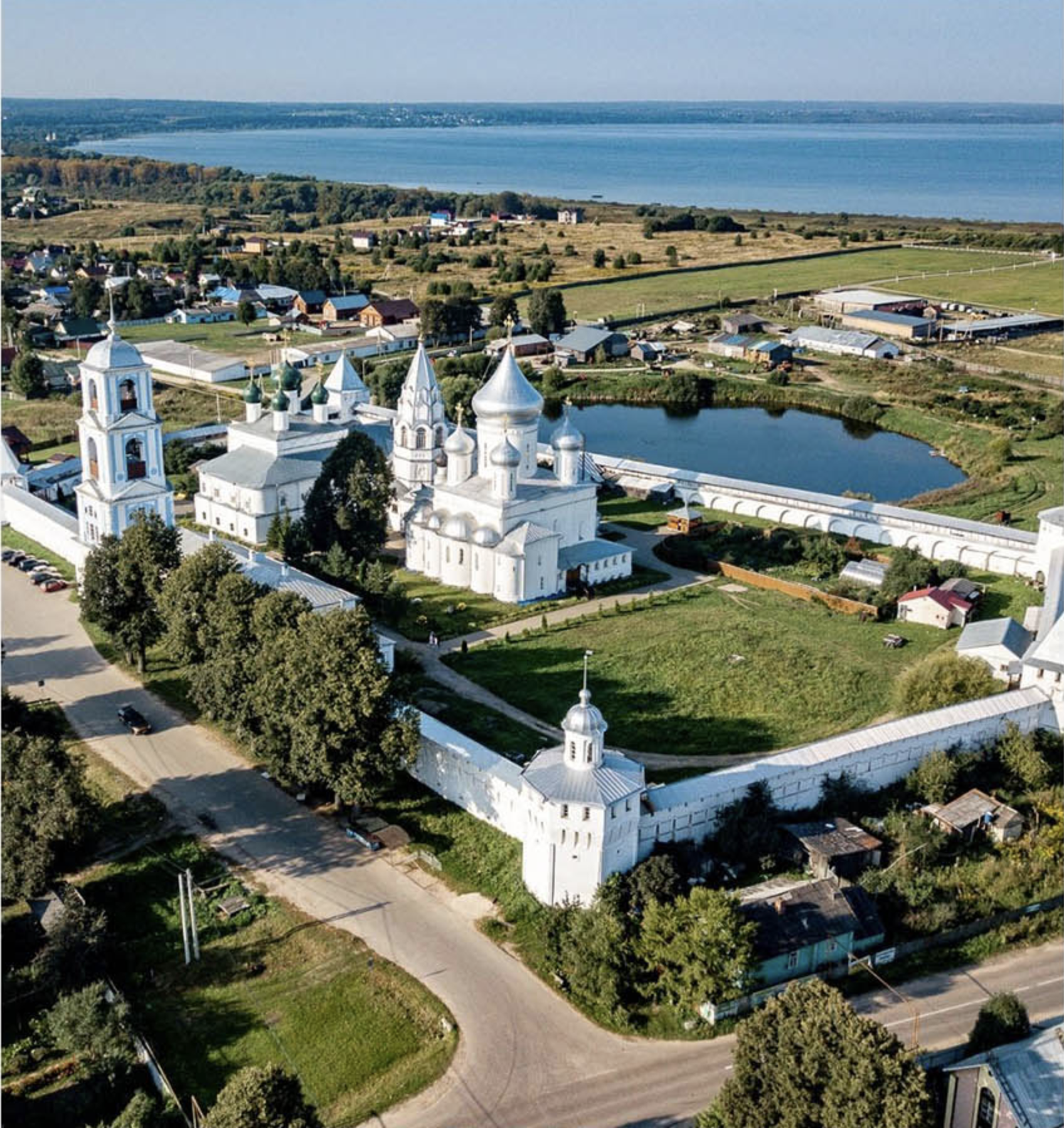 Photo by Fakurian Design